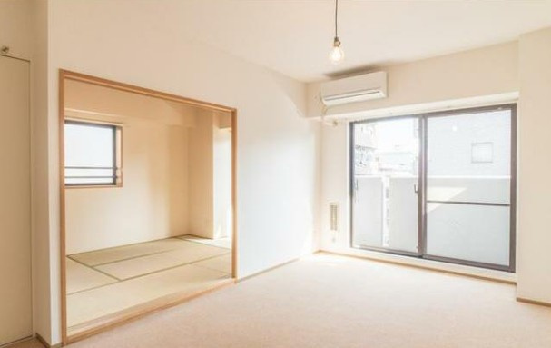 弥生町リバーサイドマンションの居間・リビング