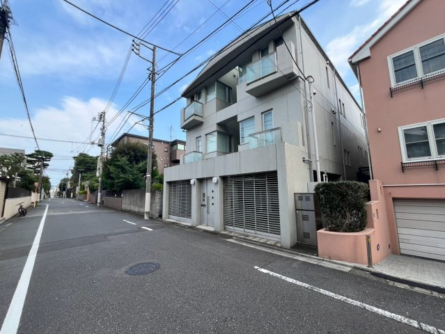 渋谷区大山町の前面道路含む現地写真