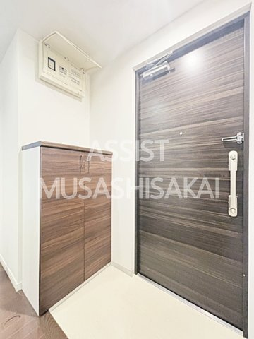 シャルマン三鷹(シャルマンミタカ)の玄関