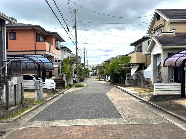 神戸市西区美賀多台3丁目　戸建の前面道路含む現地写真