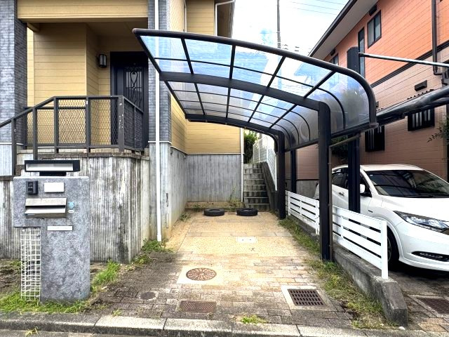 神戸市西区美賀多台3丁目　戸建の駐車場