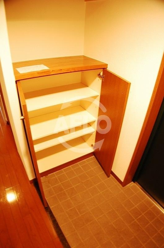 リーガル西長堀の玄関|リーガル西長堀　シューズＢＯＸ