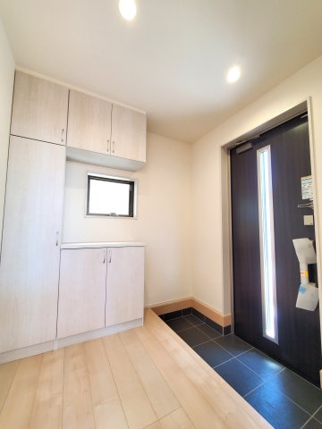 北葛飾郡松伏町　松伏　新築戸建　全6棟の玄関|施工例です