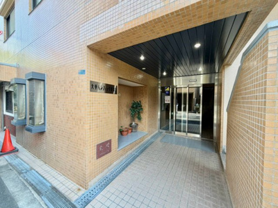【エントランス】 | 太平パシフィック桑津Ⅱ | デイリーカナートイズミヤ桑津店まで徒歩８分！毎日のお買い物に便利ですね！