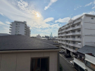 【展望】 | 太平パシフィック桑津Ⅱ |   マンション-大阪市東住吉区桑津４丁目
 西向きの眺望です。あべのハルカスも望めます。夕日が綺麗に見られます。西向きの眺望です。あべのハルカスも望めます。夕日が綺麗に見られます。