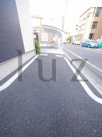 ガーデンロッジの駐車場