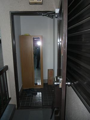 平野ビルの玄関