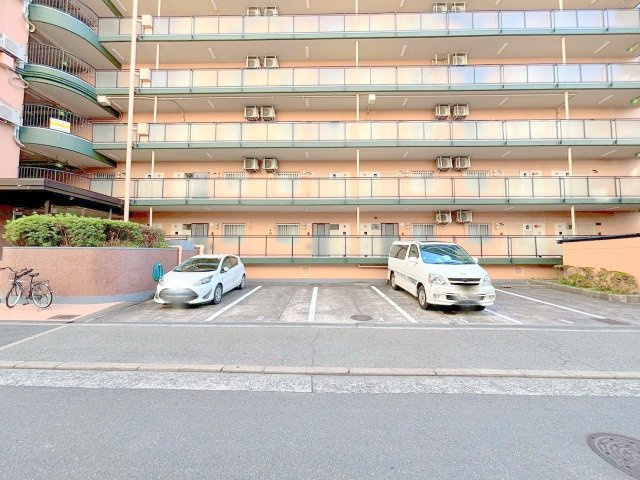 ドイマンションの駐車場