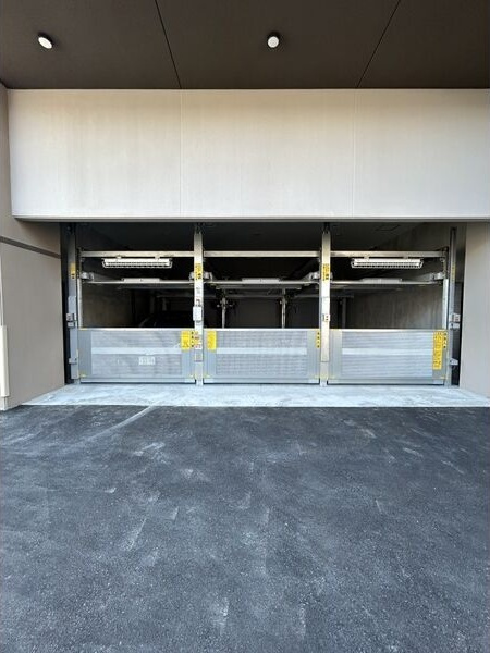 S-RESIDENCE尾頭橋clarity　の駐車場