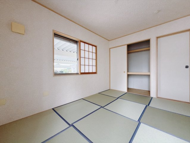 【中古戸建】行田市持田1丁目の和室|■和室｜「続き間の和室」は、戸を開ければ大空間、閉じれば個室として活用できるのでお子様の遊び場や客間としても便利です♪
