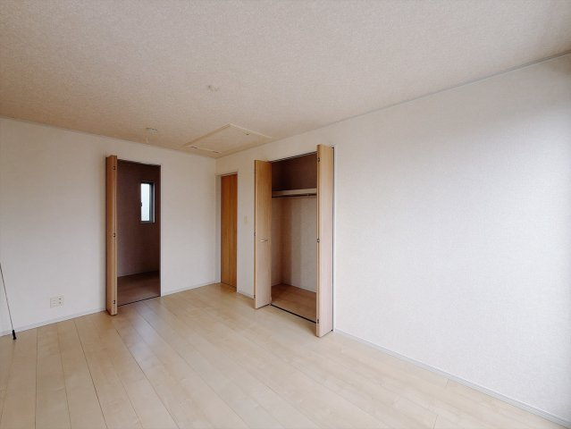 【中古戸建】行田市持田1丁目の洋室|■洋室｜広い寝室ならインテリアも自由自在にお楽しみいただけます。お外から帰ってきた後は寝室でゆっくり自分の時間をお過ごしください♪