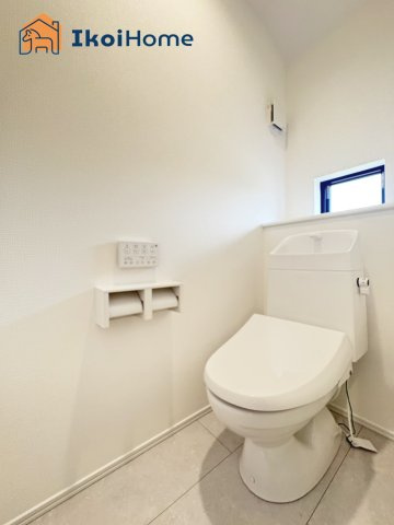 明石市東朝霧丘　A号棟　新築戸建のトイレ|◆同社施工例◆トイレが2か所あるので夜中も安心です。朝のトイレ渋滞も心配いりません。