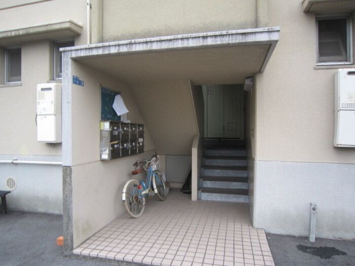 アイツーハイツのエントランス