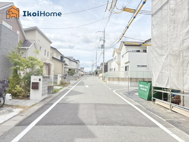 明石市大久保町松陰山手　全4棟4号棟　新築戸建の前面道路含む現地写真|●年中無休：当日予約可●西区、垂水区、明石市初。弊社は契約前に新築戸建の住宅診断を無料で行っています