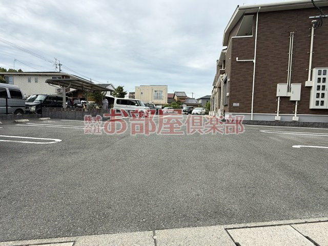 サクラ　ヴィレッジ　クルメ　Ⅱの駐車場|駐車場に車を止められます