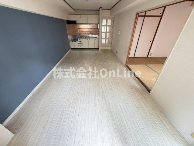 八尾市北本町２丁目の賃貸マンションの居間・リビング