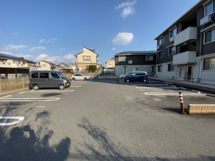 アークブライトの駐車場