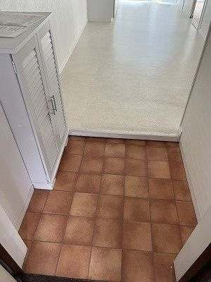 東山マンションの玄関