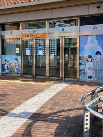 サンパレスのエントランス|上安駅 1.1km