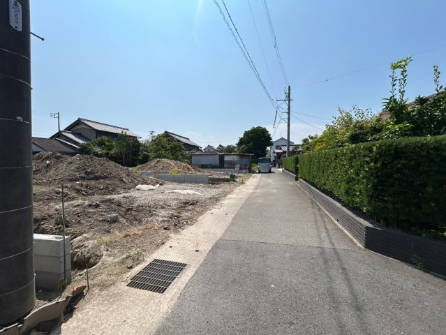 リーブルガーデン　一宮市萩原町西御堂　全3区画分譲の前面道路含む現地写真|「現地（2026年8月3日）撮影」　
■前面道路　
■ヤマダ不動産　株式会社リライフ