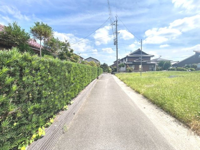 リーブルガーデン　一宮市萩原町西御堂　全3区画分譲の前面道路含む現地写真|「現地（2026年9月18日）撮影」　
■前面道路　
■ヤマダ不動産　株式会社リライフ