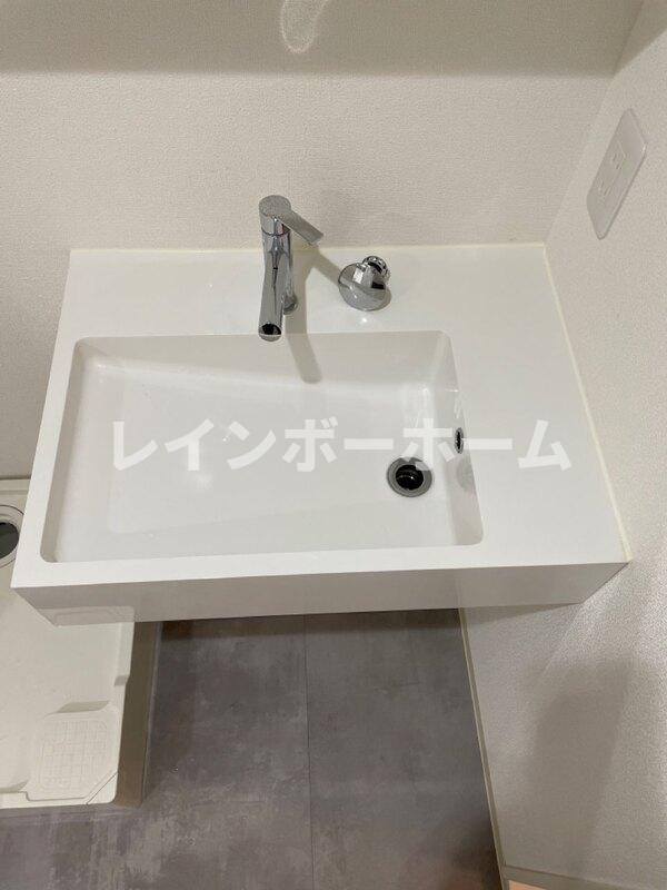 グローベルメゾン綾瀬　仲介手数料（賃料の1.10ヵ月）の50％OFF対象物件！の洗面所|脱衣スペースもあります