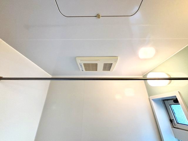 雨の日でも安心な浴室乾燥機付き★