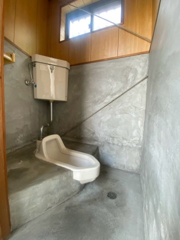 西上小阪　倉庫のトイレ
