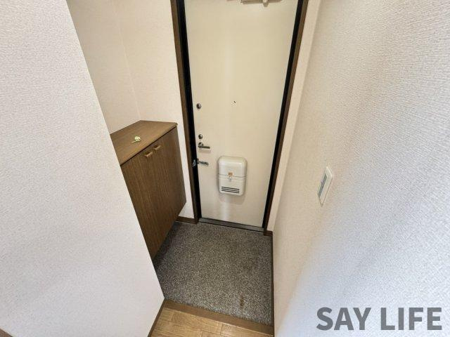 ニューリバーサイド八尾南D棟の玄関