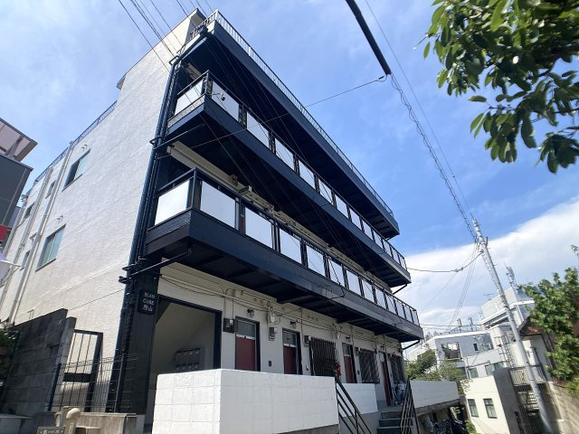 BLAN CUBE西山の外観|大きい道路から１本中に入っていますので、静かな住環境
