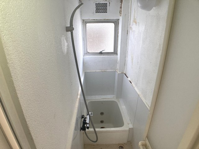 BLAN CUBE西山の浴室|窓付きのお風呂、サーモスタット式のレバーで温度調整もラクラク