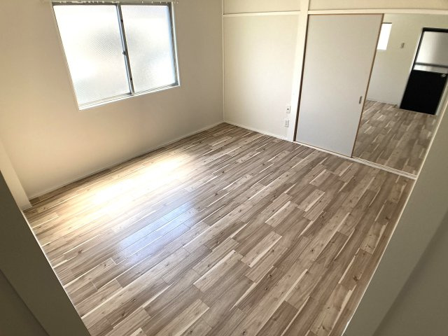 BLAN CUBE西山の内装|日当たりの良い洋室です