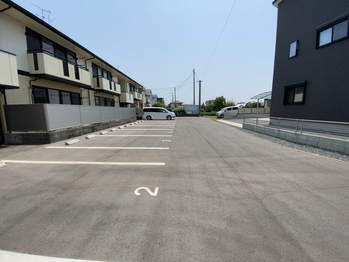 セジュールコートの駐車場