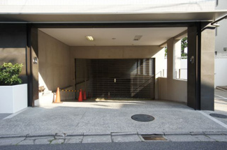 【その他】 | カルパティア市ヶ谷 | 地下駐車場入口