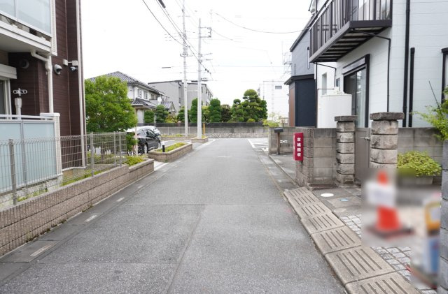 草加市清門2丁目 中古戸建の前面道路含む現地写真