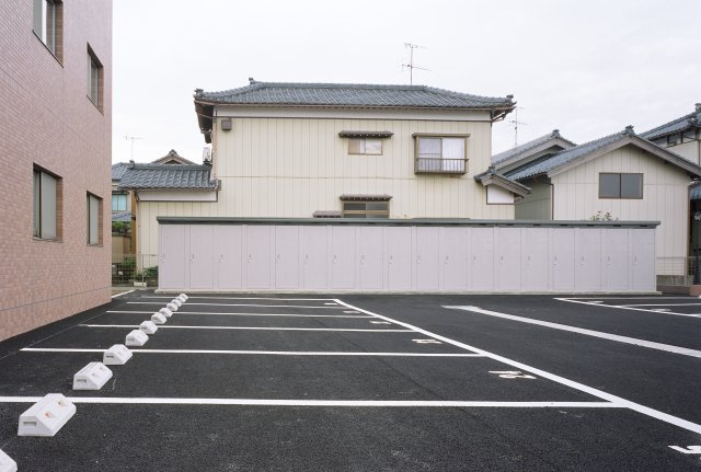 サニーサイドアップ弐番館の駐車場