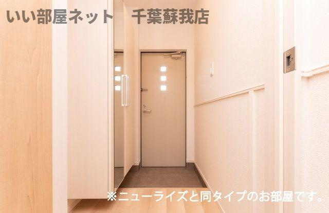 古市場アパート（０２８５１７７０１）の玄関|収納もある玄関です