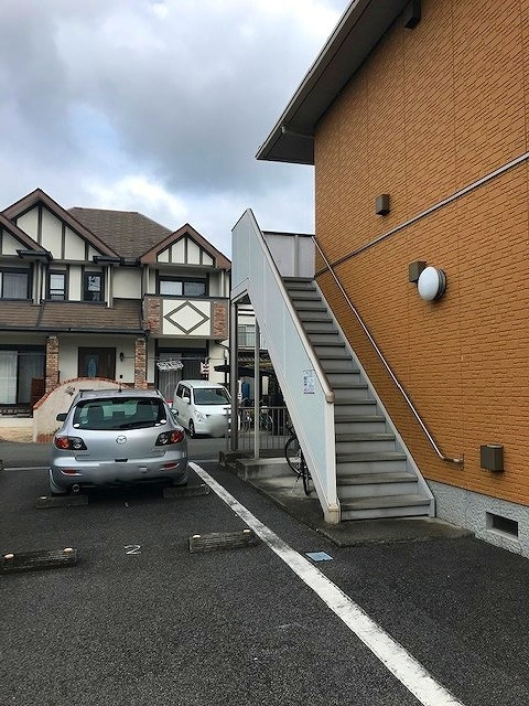 サンモールAの駐車場