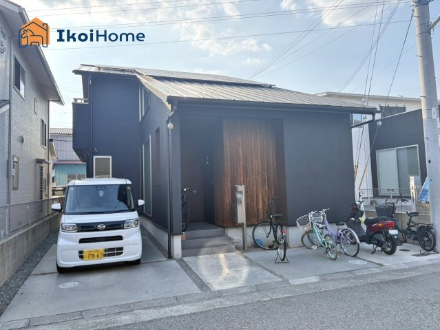 神戸市西区玉津町今津　中古戸建の玄関|物件・当店の最寄駅まで無料送迎！最短10分で指定場所へお迎えに向かいます！まずはお問い合わせください
