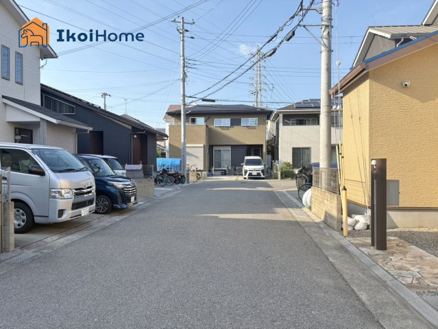 神戸市西区玉津町今津　中古戸建の前面道路含む現地写真|●年中無休：当日予約可●車通りも少なく、お子様とのお散歩も安心してできる閑静な住宅地です！