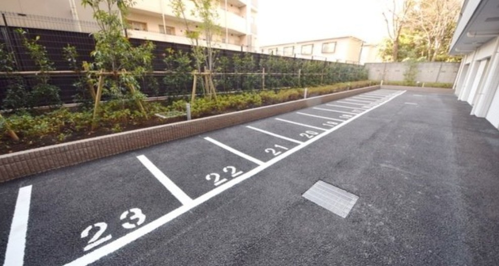 ライジングプレイス堀切の駐車場