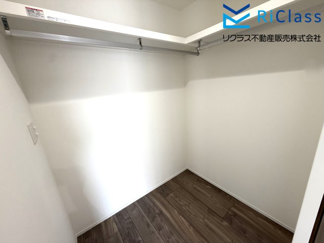 グランドプラザ御崎公園の収納|便利なウォークインクローゼットです
