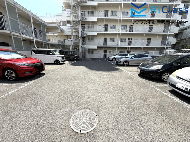 グランドプラザ御崎公園の駐車場|敷地内駐車場です