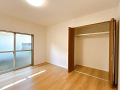 【洋室】 | 仲介手数料無料！西宇部小学校に通えるリフォーム済み平屋　宇部市山の手町 | 使い勝手のいい洋室です
