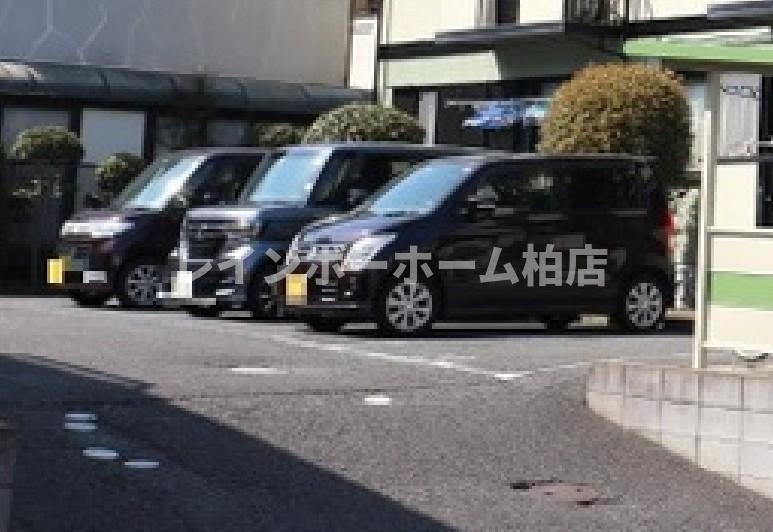 仲介手数料（賃料の1.10ヵ月）の50％OFF対象物件！の駐車場