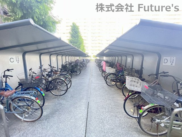 パークフィールドみさとテラ・ウエスト　3街区2号館の駐輪場|屋根付き駐輪場完備（要空き・料金確認）