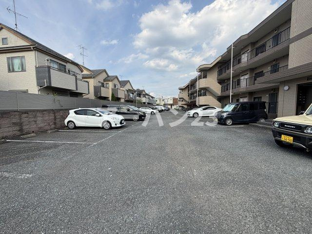 KS中央マンションの駐車場