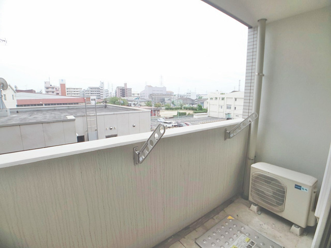 【バルコニー】 | エンゼルハイム東町 | ※この写真は同物件の同型タイプの別のお部屋のお写真です。現状優先