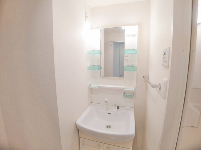 【洗面所】 | エンゼルハイム東町 | ※この写真は同物件の同型タイプの別のお部屋のお写真です。現状優先