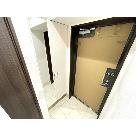 LIBTH新町WESTの玄関